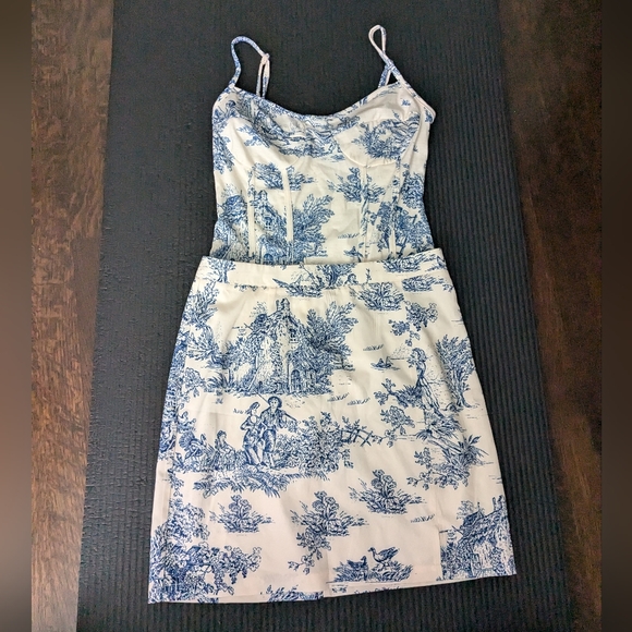 Cute set: printed body suit and matching mini skirt - Picture 2 of 16